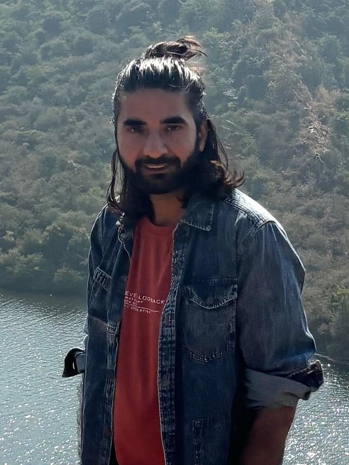 Manish Poras